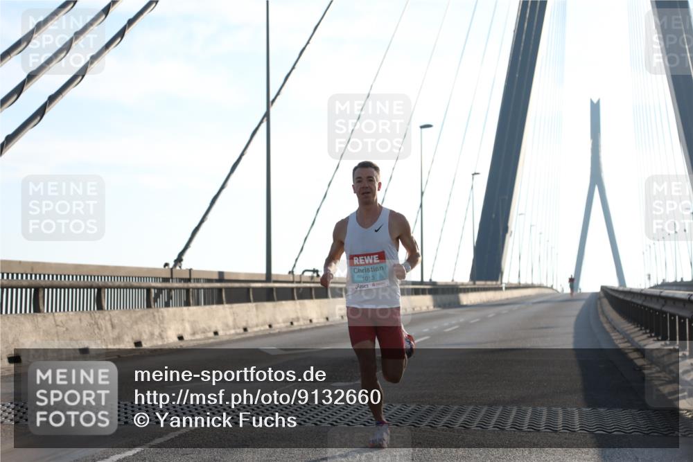 03.10.2025 - Köhlbrandbrückenlauf Yannick Fuchs http://msf.ph/oto/9132660 03.10.2025 08:18:18 Position 1 1013 meine-sportfotos.de