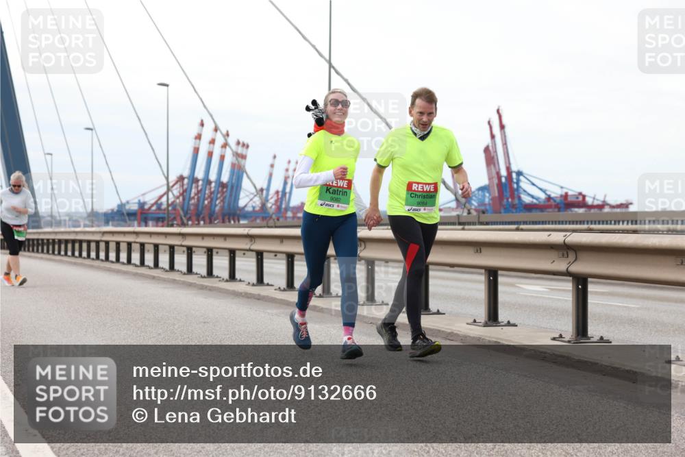03.10.2025 - Köhlbrandbrückenlauf Lena Gebhardt http://msf.ph/oto/9132666 03.10.2025 16:12:27 Position 2 9082, 9084, 0 meine-sportfotos.de