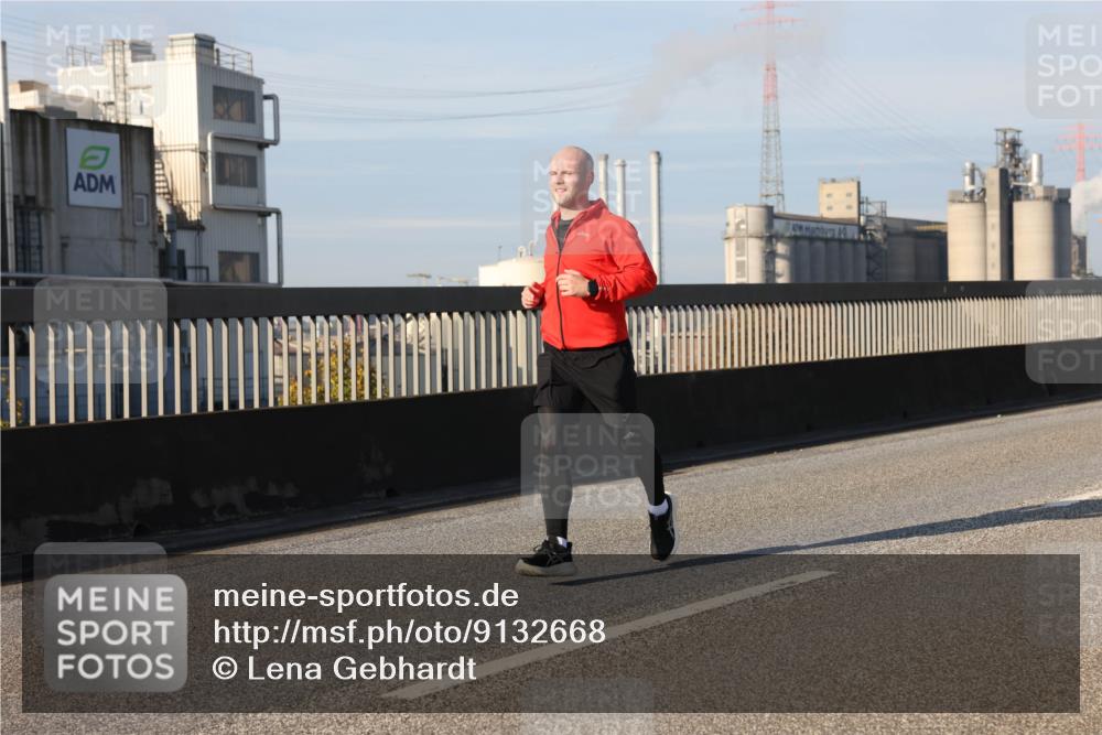03.10.2025 - Köhlbrandbrückenlauf Lena Gebhardt http://msf.ph/oto/9132668 03.10.2025 09:50:33 Position 2  meine-sportfotos.de