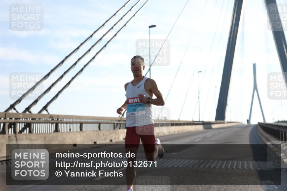 03.10.2025 - Köhlbrandbrückenlauf Yannick Fuchs http://msf.ph/oto/9132671 03.10.2025 08:18:19 Position 1 1013 meine-sportfotos.de