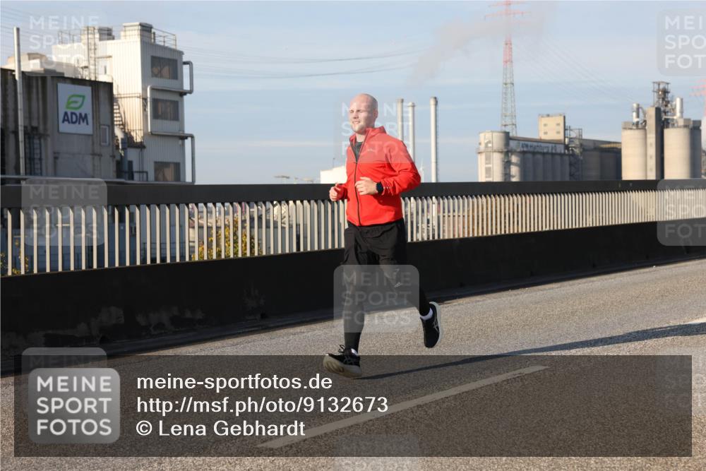 03.10.2025 - Köhlbrandbrückenlauf Lena Gebhardt http://msf.ph/oto/9132673 03.10.2025 09:50:33 Position 2  meine-sportfotos.de