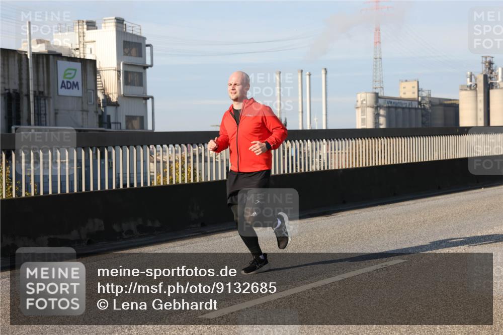 03.10.2025 - Köhlbrandbrückenlauf Lena Gebhardt http://msf.ph/oto/9132685 03.10.2025 09:50:33 Position 2  meine-sportfotos.de