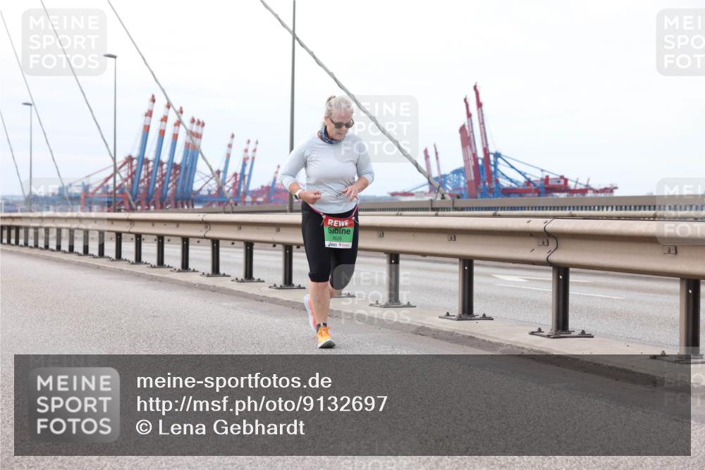 03.10.2025 - Köhlbrandbrückenlauf Lena Gebhardt http://msf.ph/oto/9132697 03.10.2025 16:12:33 Position 2  meine-sportfotos.de