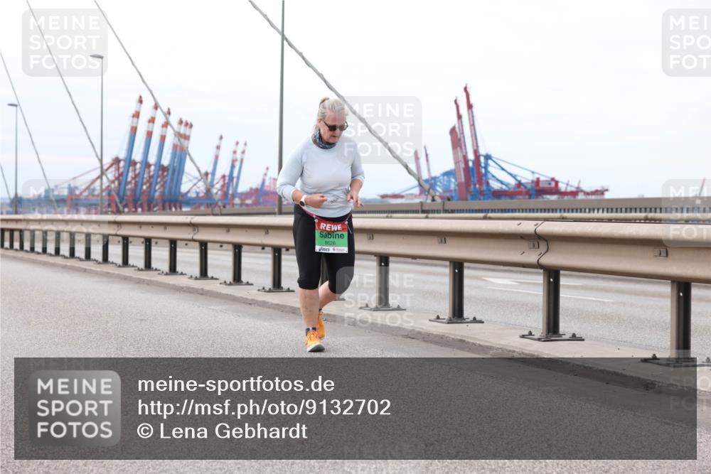 03.10.2025 - Köhlbrandbrückenlauf Lena Gebhardt http://msf.ph/oto/9132702 03.10.2025 16:12:33 Position 2 8626 meine-sportfotos.de