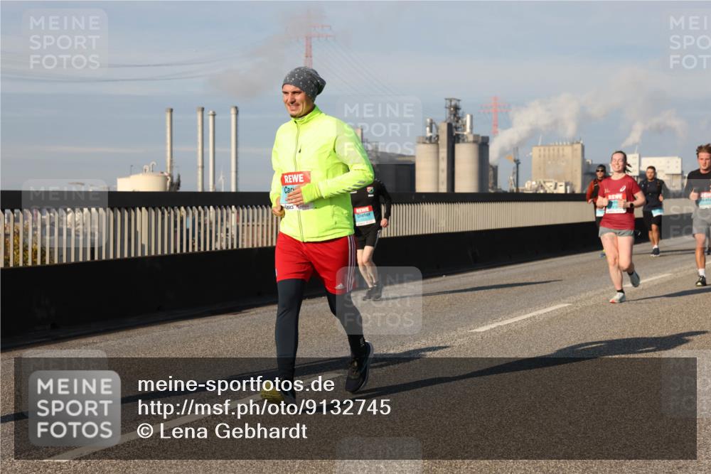 03.10.2025 - Köhlbrandbrückenlauf Lena Gebhardt http://msf.ph/oto/9132745 03.10.2025 09:50:38 Position 2  meine-sportfotos.de