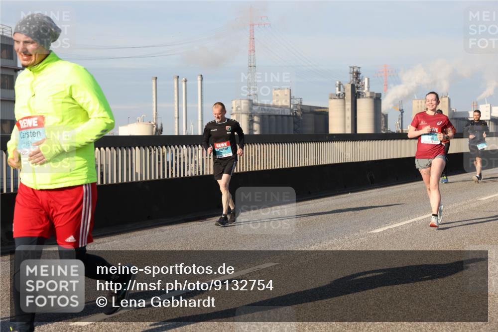 03.10.2025 - Köhlbrandbrückenlauf Lena Gebhardt http://msf.ph/oto/9132754 03.10.2025 09:50:39 Position 2 1451 meine-sportfotos.de