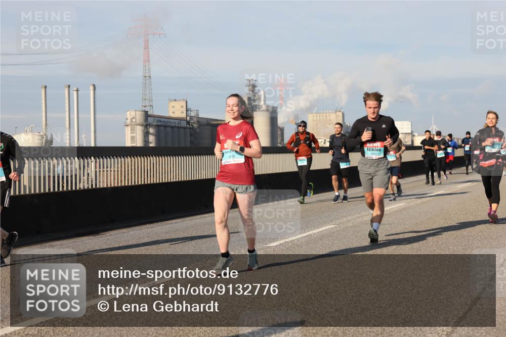 03.10.2025 - Köhlbrandbrückenlauf Lena Gebhardt http://msf.ph/oto/9132776 03.10.2025 09:50:40 Position 2 1410, 1402 meine-sportfotos.de