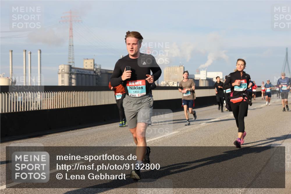 03.10.2025 - Köhlbrandbrückenlauf Lena Gebhardt http://msf.ph/oto/9132800 03.10.2025 09:50:41 Position 2 1402 meine-sportfotos.de
