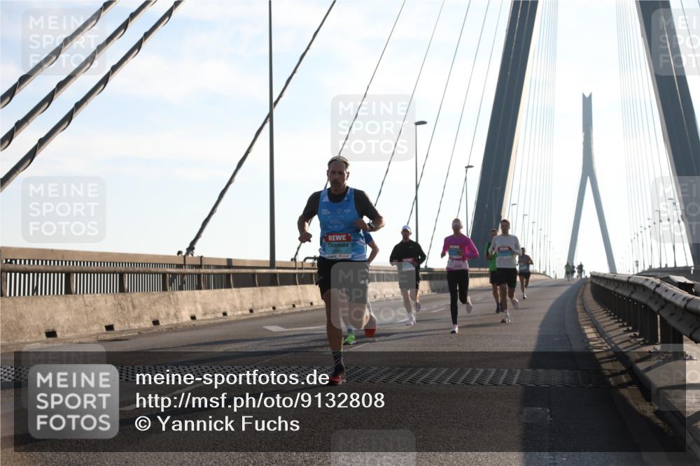 03.10.2025 - Köhlbrandbrückenlauf Yannick Fuchs http://msf.ph/oto/9132808 03.10.2025 08:19:21 Position 1 1041 meine-sportfotos.de