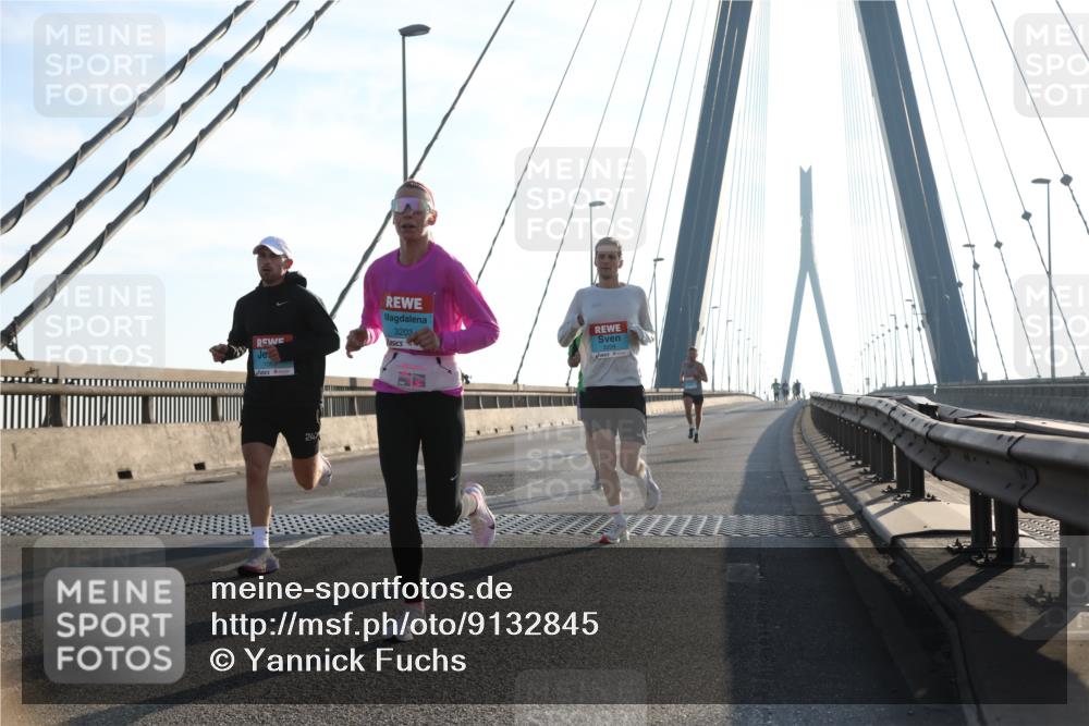 03.10.2025 - Köhlbrandbrückenlauf Yannick Fuchs http://msf.ph/oto/9132845 03.10.2025 08:19:24 Position 1 3203, 1062, 247 meine-sportfotos.de