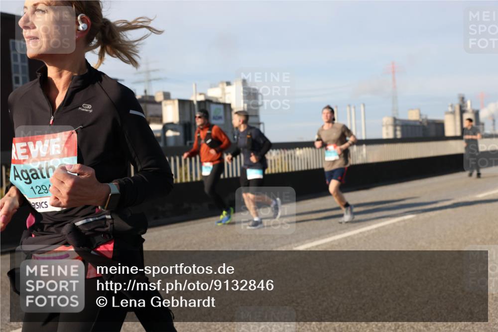 03.10.2025 - Köhlbrandbrückenlauf Lena Gebhardt http://msf.ph/oto/9132846 03.10.2025 09:50:44 Position 2 129 meine-sportfotos.de