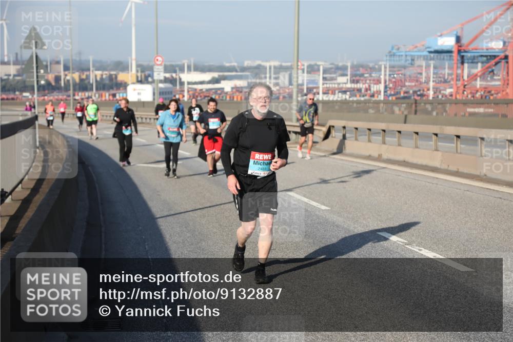 03.10.2025 - Köhlbrandbrückenlauf Yannick Fuchs http://msf.ph/oto/9132887 03.10.2025 09:05:16 Position 2 2483 meine-sportfotos.de