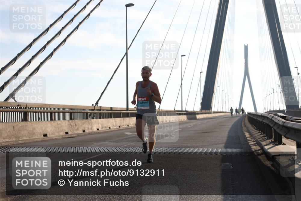 03.10.2025 - Köhlbrandbrückenlauf Yannick Fuchs http://msf.ph/oto/9132911 03.10.2025 08:19:28 Position 1 1111, 1022 meine-sportfotos.de