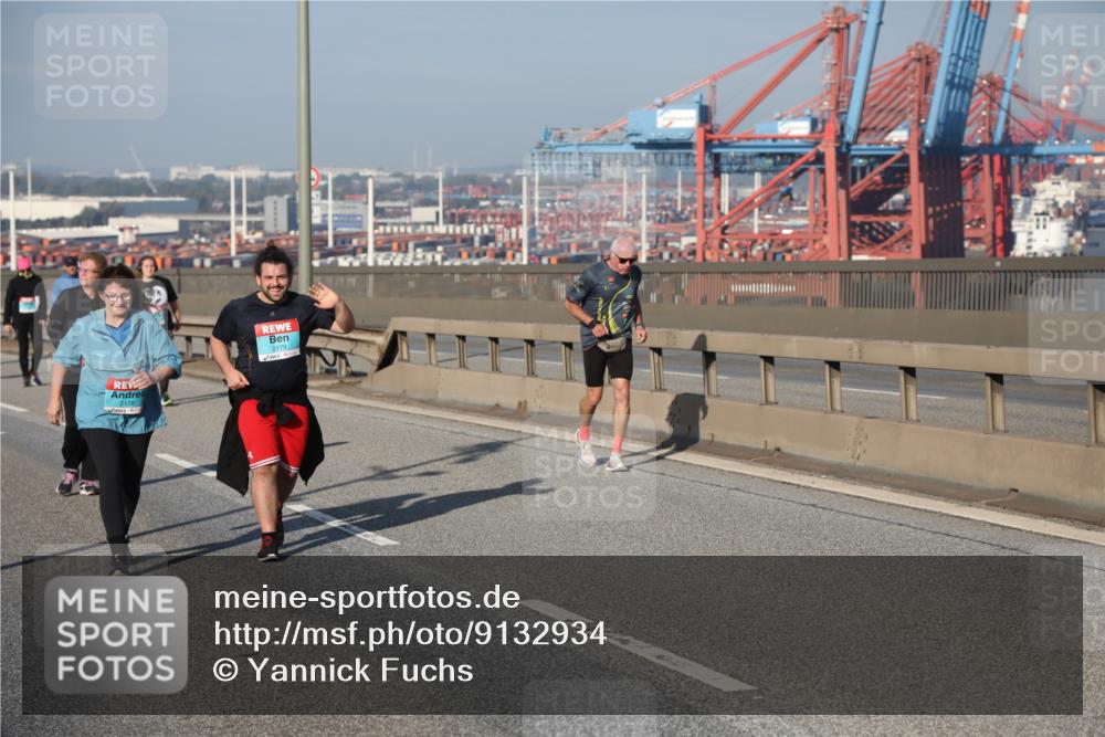 03.10.2025 - Köhlbrandbrückenlauf Yannick Fuchs http://msf.ph/oto/9132934 03.10.2025 09:05:21 Position 2 2178, 2179 meine-sportfotos.de