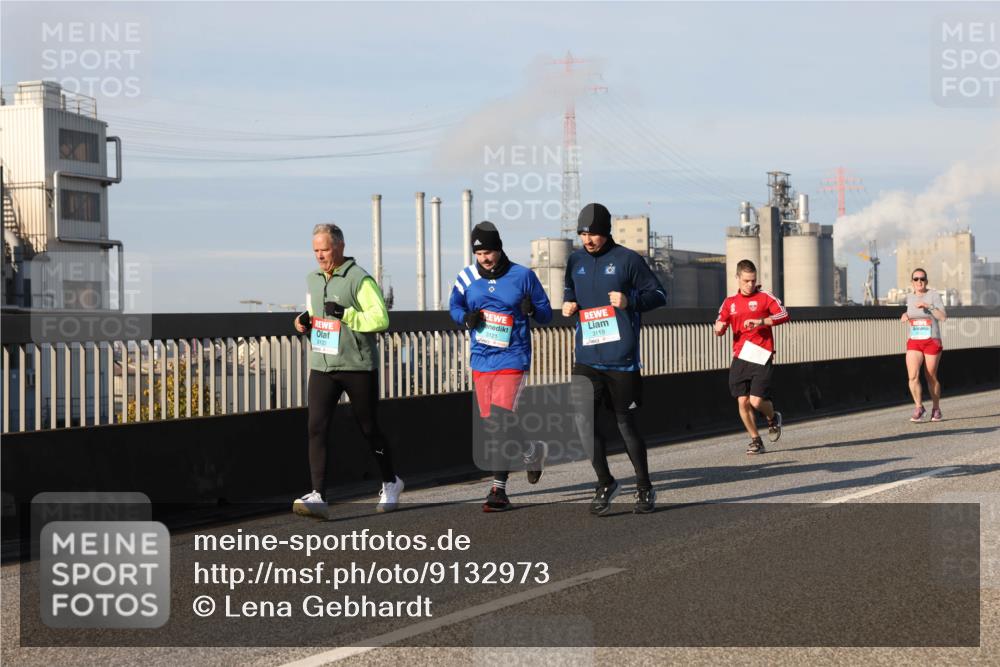 03.10.2025 - Köhlbrandbrückenlauf Lena Gebhardt http://msf.ph/oto/9132973 03.10.2025 09:50:52 Position 2 3119, 3121, 3120 meine-sportfotos.de