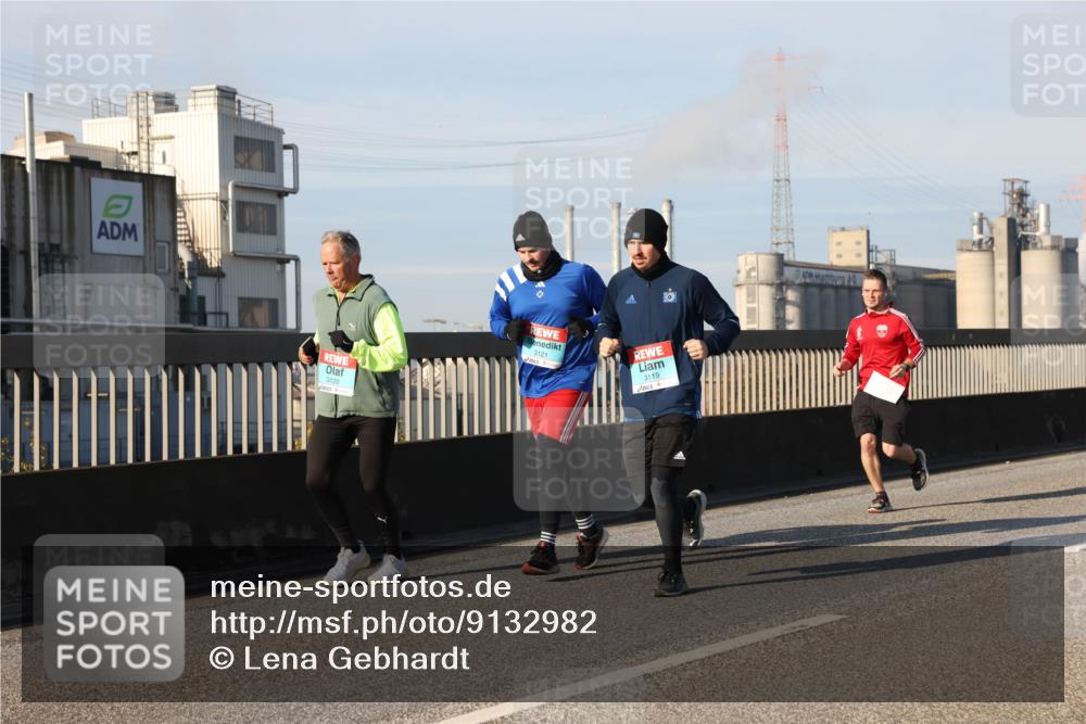 03.10.2025 - Köhlbrandbrückenlauf Lena Gebhardt http://msf.ph/oto/9132982 03.10.2025 09:50:52 Position 2 3120, 3121, 3119 meine-sportfotos.de