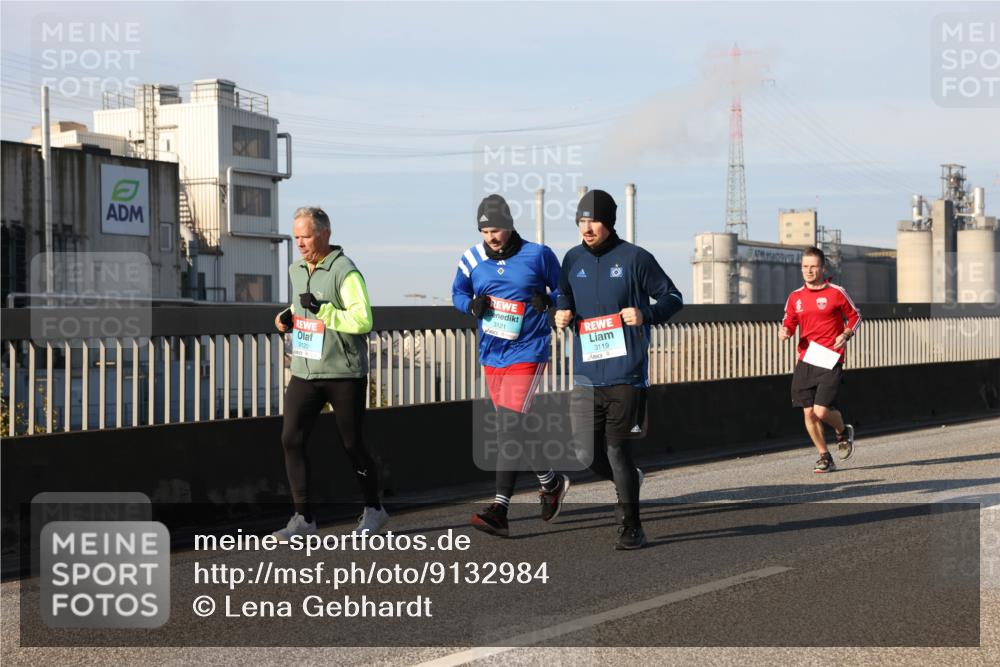 03.10.2025 - Köhlbrandbrückenlauf Lena Gebhardt http://msf.ph/oto/9132984 03.10.2025 09:50:53 Position 2 3120, 3121, 3119 meine-sportfotos.de