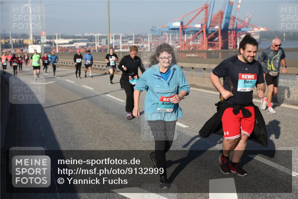 03.10.2025 - Köhlbrandbrückenlauf Yannick Fuchs http://msf.ph/oto/9132999 03.10.2025 09:05:26 Position 2 2178, 2179 meine-sportfotos.de