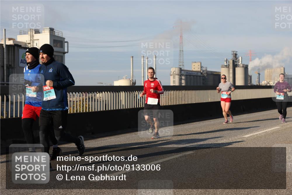 03.10.2025 - Köhlbrandbrückenlauf Lena Gebhardt http://msf.ph/oto/9133006 03.10.2025 09:50:54 Position 2 3121, 3119 meine-sportfotos.de
