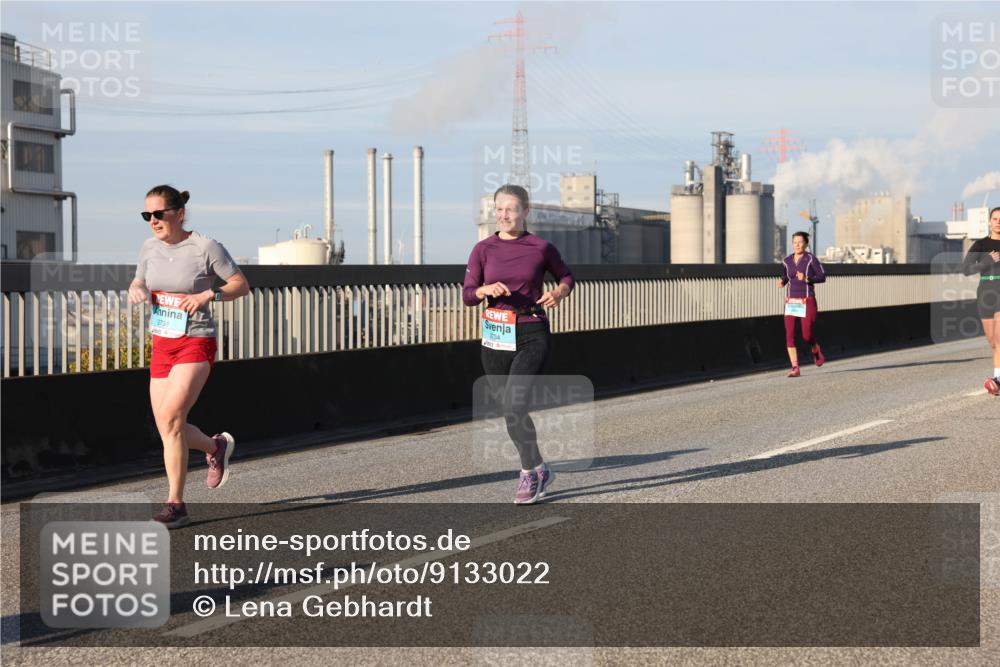 03.10.2025 - Köhlbrandbrückenlauf Lena Gebhardt http://msf.ph/oto/9133022 03.10.2025 09:50:56 Position 2 2731, 2734 meine-sportfotos.de