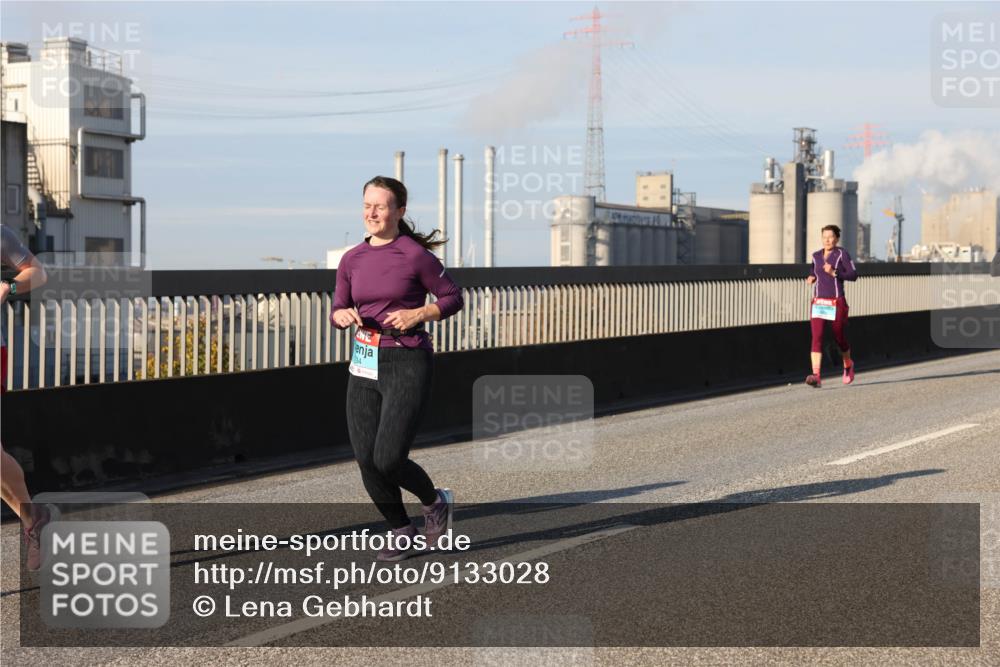 03.10.2025 - Köhlbrandbrückenlauf Lena Gebhardt http://msf.ph/oto/9133028 03.10.2025 09:50:57 Position 2  meine-sportfotos.de
