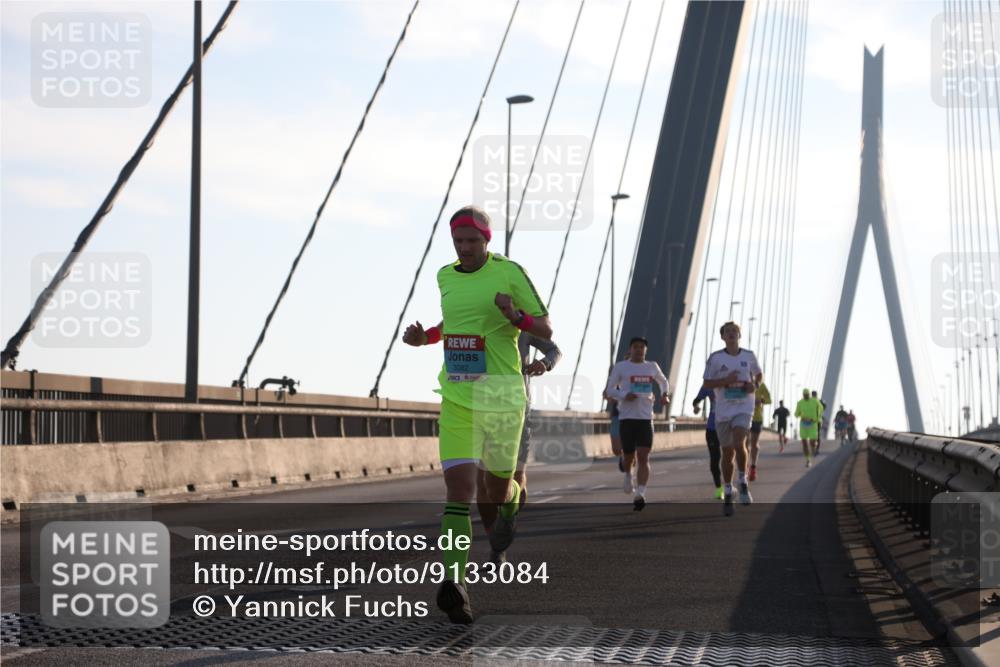 03.10.2025 - Köhlbrandbrückenlauf Yannick Fuchs http://msf.ph/oto/9133084 03.10.2025 08:19:58 Position 1 3082 meine-sportfotos.de