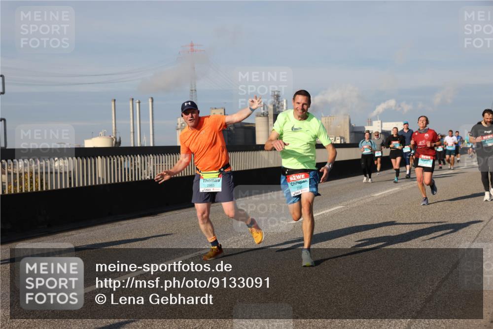 03.10.2025 - Köhlbrandbrückenlauf Lena Gebhardt http://msf.ph/oto/9133091 03.10.2025 09:51:01 Position 2 2983, 2981 meine-sportfotos.de