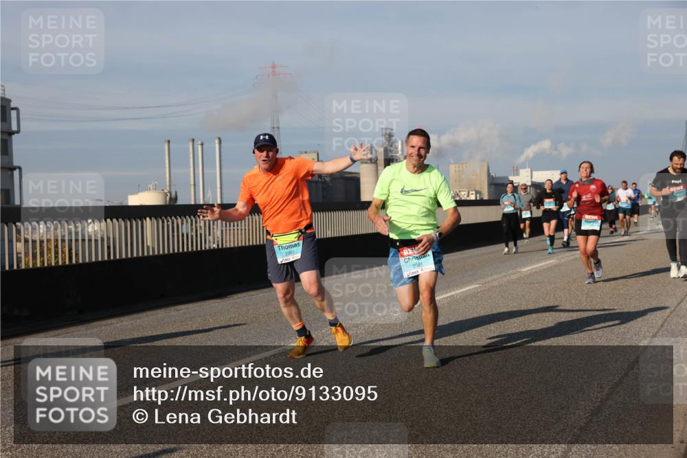 03.10.2025 - Köhlbrandbrückenlauf Lena Gebhardt http://msf.ph/oto/9133095 03.10.2025 09:51:01 Position 2 2983, 2981 meine-sportfotos.de