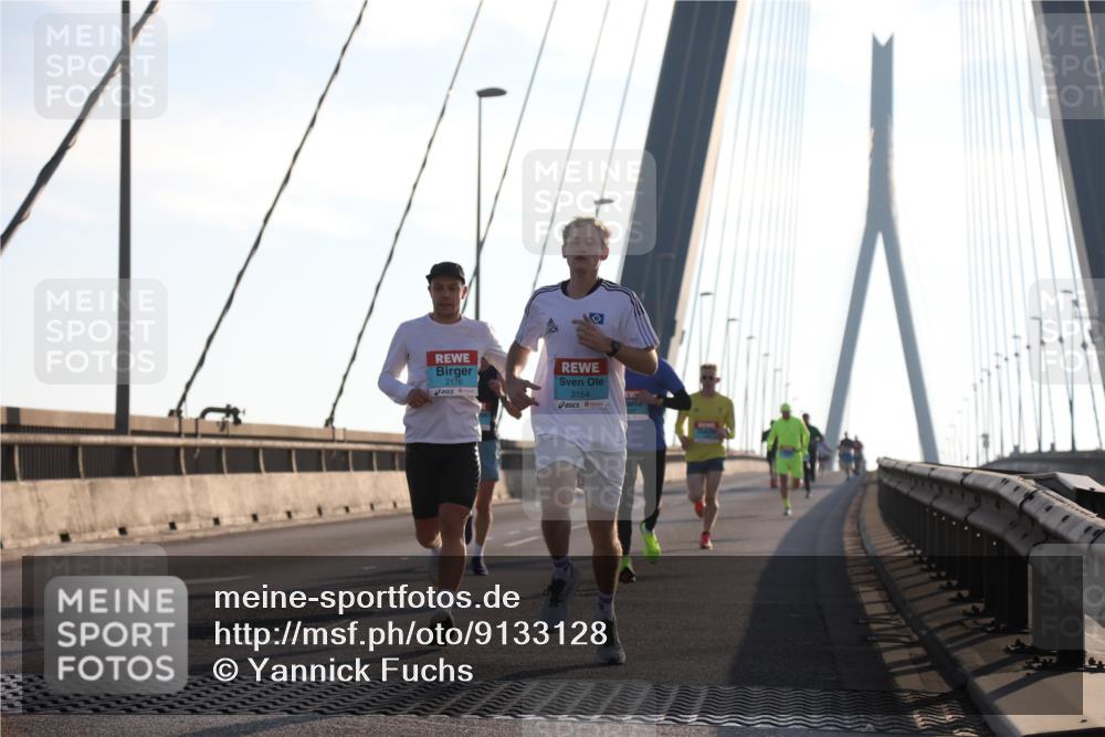 03.10.2025 - Köhlbrandbrückenlauf Yannick Fuchs http://msf.ph/oto/9133128 03.10.2025 08:20:01 Position 1 2176, 3154 meine-sportfotos.de