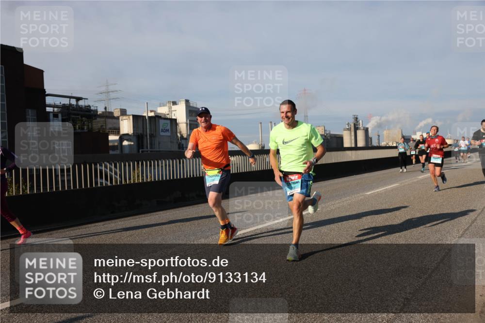03.10.2025 - Köhlbrandbrückenlauf Lena Gebhardt http://msf.ph/oto/9133134 03.10.2025 09:51:02 Position 2  meine-sportfotos.de