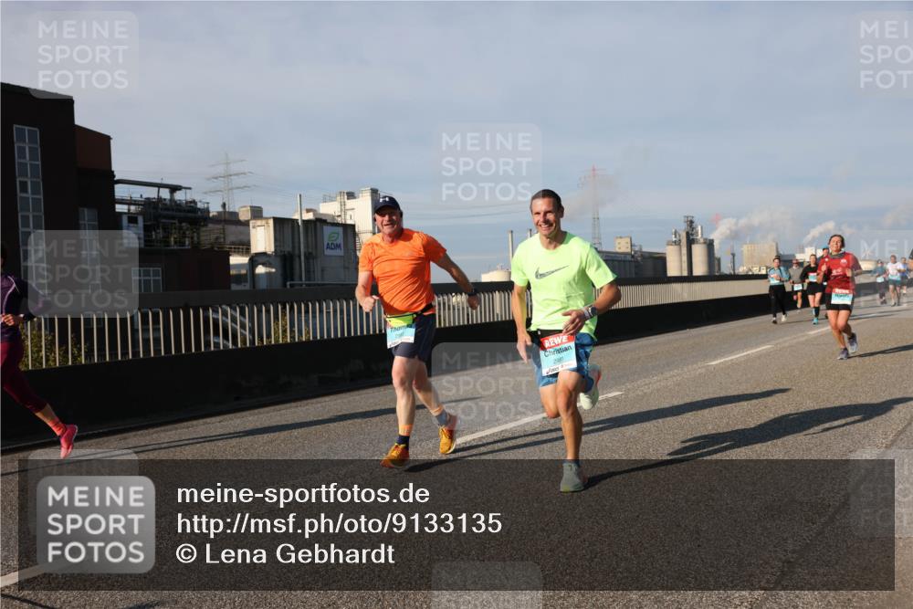 03.10.2025 - Köhlbrandbrückenlauf Lena Gebhardt http://msf.ph/oto/9133135 03.10.2025 09:51:02 Position 2 2981 meine-sportfotos.de