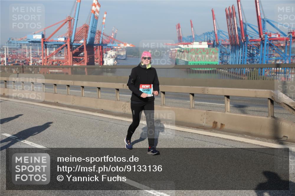 03.10.2025 - Köhlbrandbrückenlauf Yannick Fuchs http://msf.ph/oto/9133136 03.10.2025 09:05:40 Position 2 394 meine-sportfotos.de