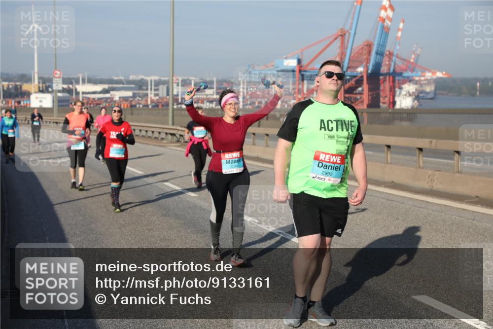 03.10.2025 - Köhlbrandbrückenlauf Yannick Fuchs http://msf.ph/oto/9133161 03.10.2025 09:05:42 Position 2 3284, 2992 meine-sportfotos.de