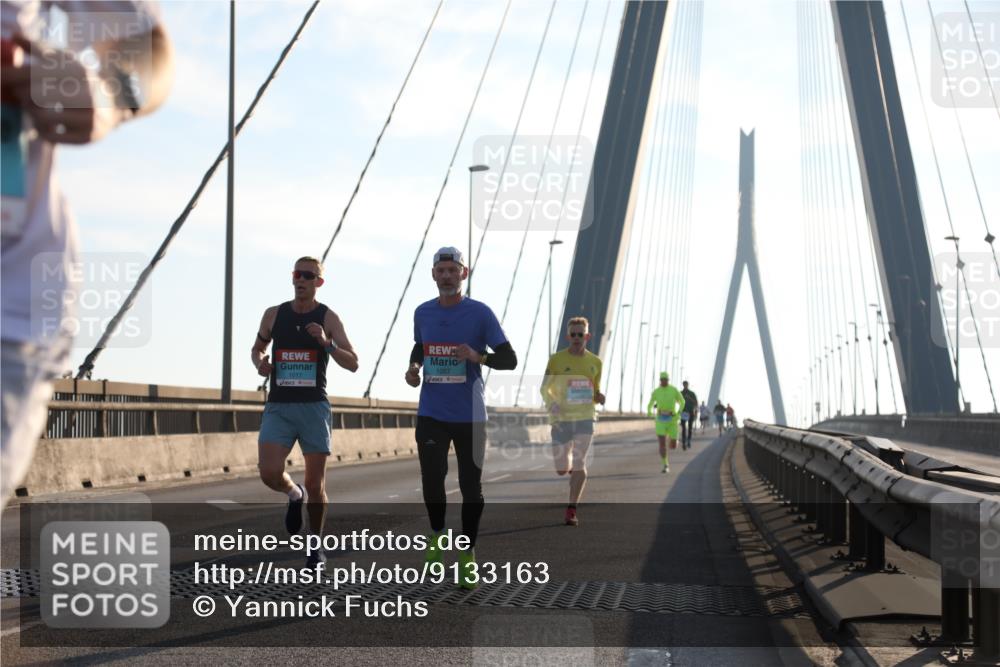 03.10.2025 - Köhlbrandbrückenlauf Yannick Fuchs http://msf.ph/oto/9133163 03.10.2025 08:20:03 Position 1 1017, 1057 meine-sportfotos.de