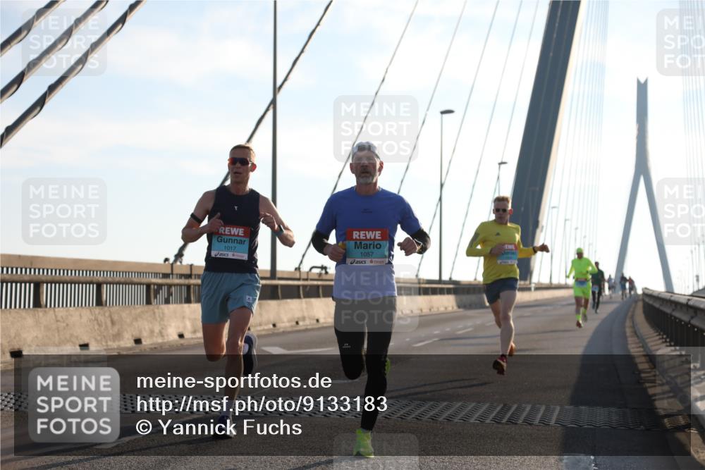 03.10.2025 - Köhlbrandbrückenlauf Yannick Fuchs http://msf.ph/oto/9133183 03.10.2025 08:20:03 Position 1 1017, 1057 meine-sportfotos.de