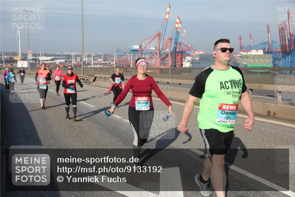 03.10.2025 - Köhlbrandbrückenlauf Yannick Fuchs http://msf.ph/oto/9133192 03.10.2025 09:05:43 Position 2 3284, 2992 meine-sportfotos.de