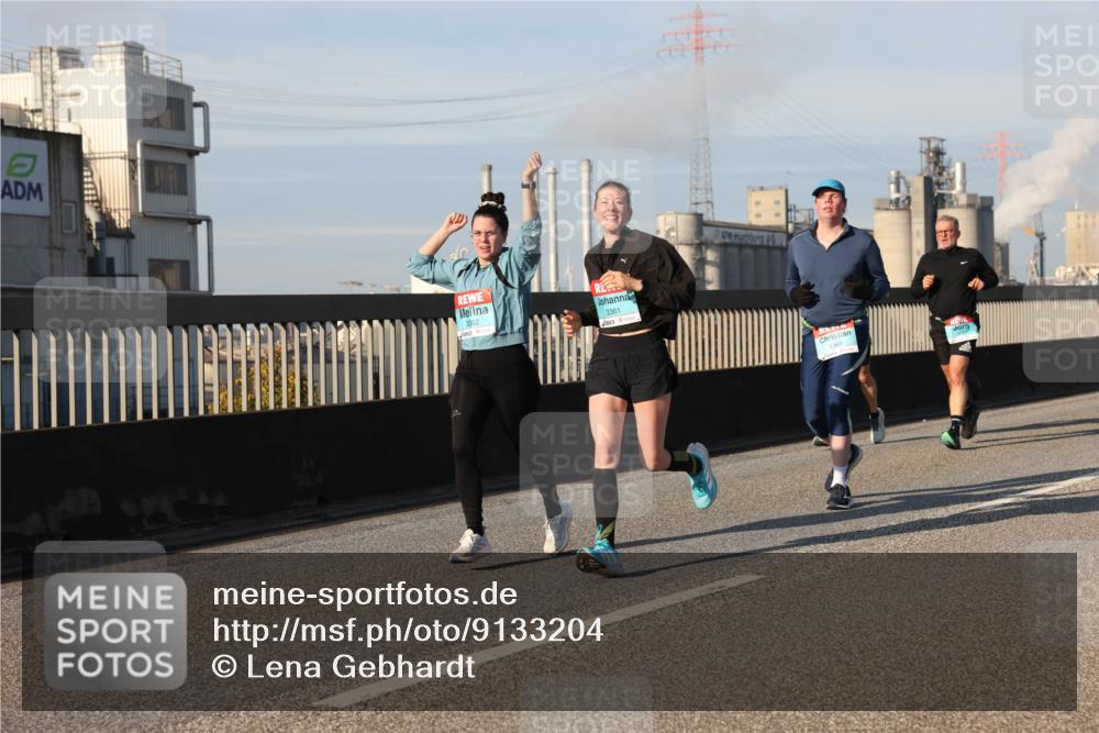 03.10.2025 - Köhlbrandbrückenlauf Lena Gebhardt http://msf.ph/oto/9133204 03.10.2025 09:51:05 Position 2 3362, 3361, 4 meine-sportfotos.de
