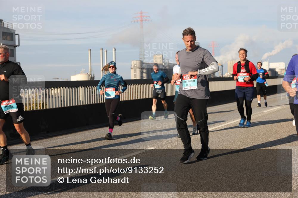 03.10.2025 - Köhlbrandbrückenlauf Lena Gebhardt http://msf.ph/oto/9133252 03.10.2025 09:51:08 Position 2 3683, 1172 meine-sportfotos.de