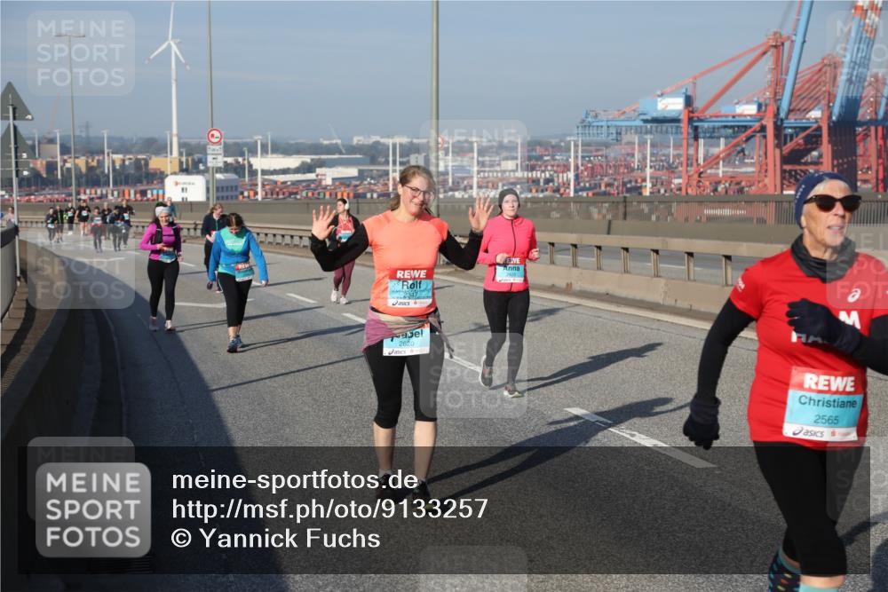 03.10.2025 - Köhlbrandbrückenlauf Yannick Fuchs http://msf.ph/oto/9133257 03.10.2025 09:05:47 Position 2 2620, 2429, 2565 meine-sportfotos.de