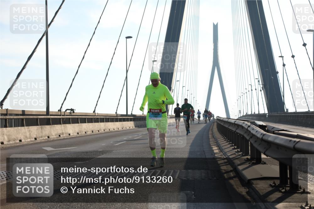 03.10.2025 - Köhlbrandbrückenlauf Yannick Fuchs http://msf.ph/oto/9133260 03.10.2025 08:20:07 Position 1 3460 meine-sportfotos.de