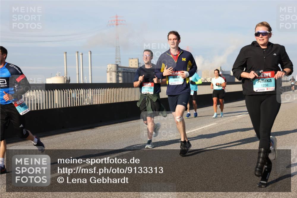03.10.2025 - Köhlbrandbrückenlauf Lena Gebhardt http://msf.ph/oto/9133313 03.10.2025 09:51:13 Position 2 190, 1849, 1506, 1238 meine-sportfotos.de