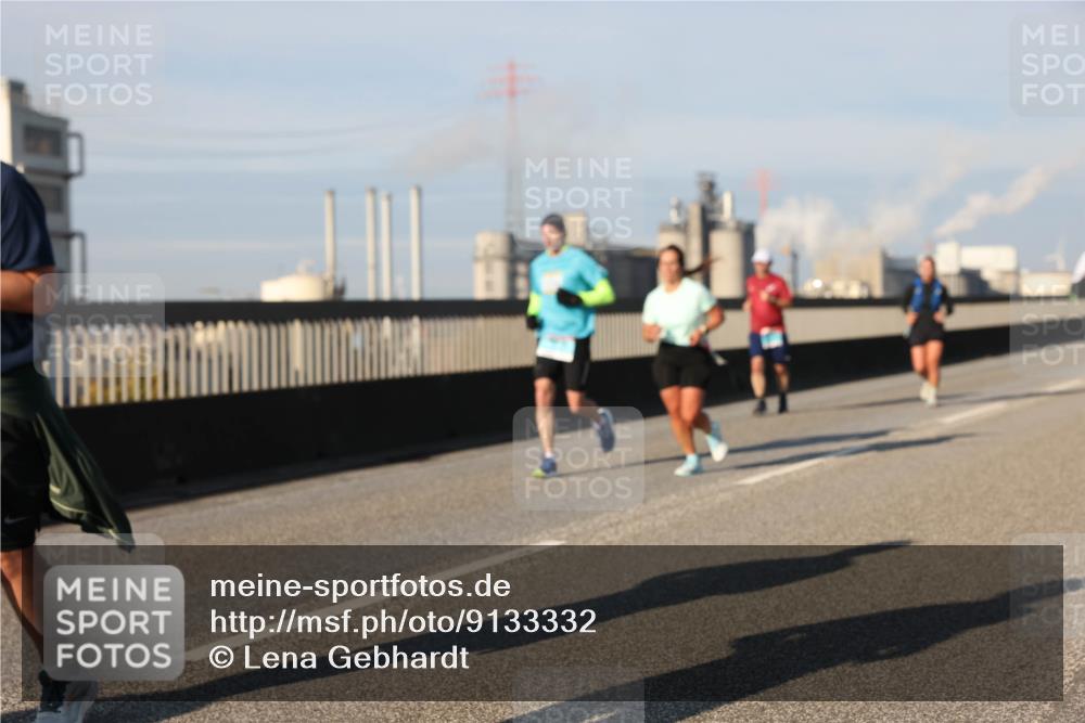 03.10.2025 - Köhlbrandbrückenlauf Lena Gebhardt http://msf.ph/oto/9133332 03.10.2025 09:51:14 Position 2  meine-sportfotos.de