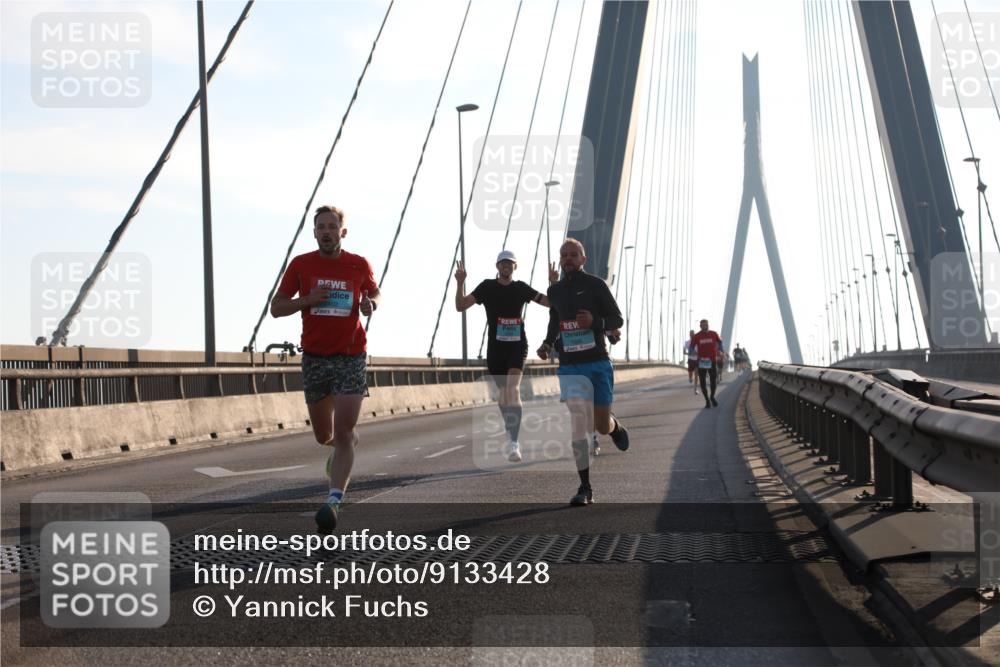 03.10.2025 - Köhlbrandbrückenlauf Yannick Fuchs http://msf.ph/oto/9133428 03.10.2025 08:20:19 Position 1 2402 meine-sportfotos.de