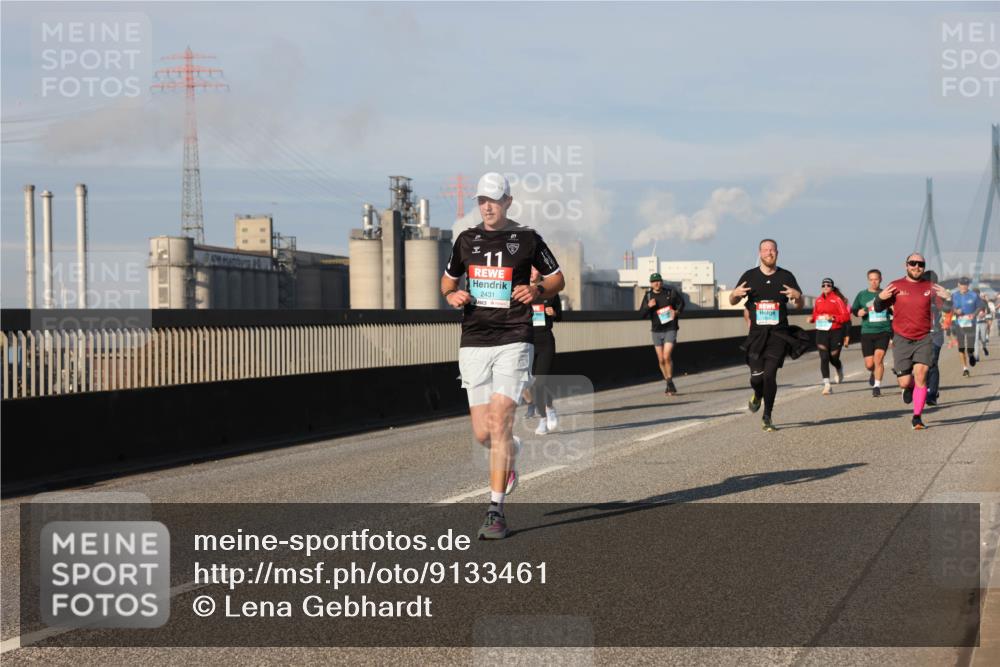 03.10.2025 - Köhlbrandbrückenlauf Lena Gebhardt http://msf.ph/oto/9133461 03.10.2025 09:51:23 Position 2 11, 2431 meine-sportfotos.de