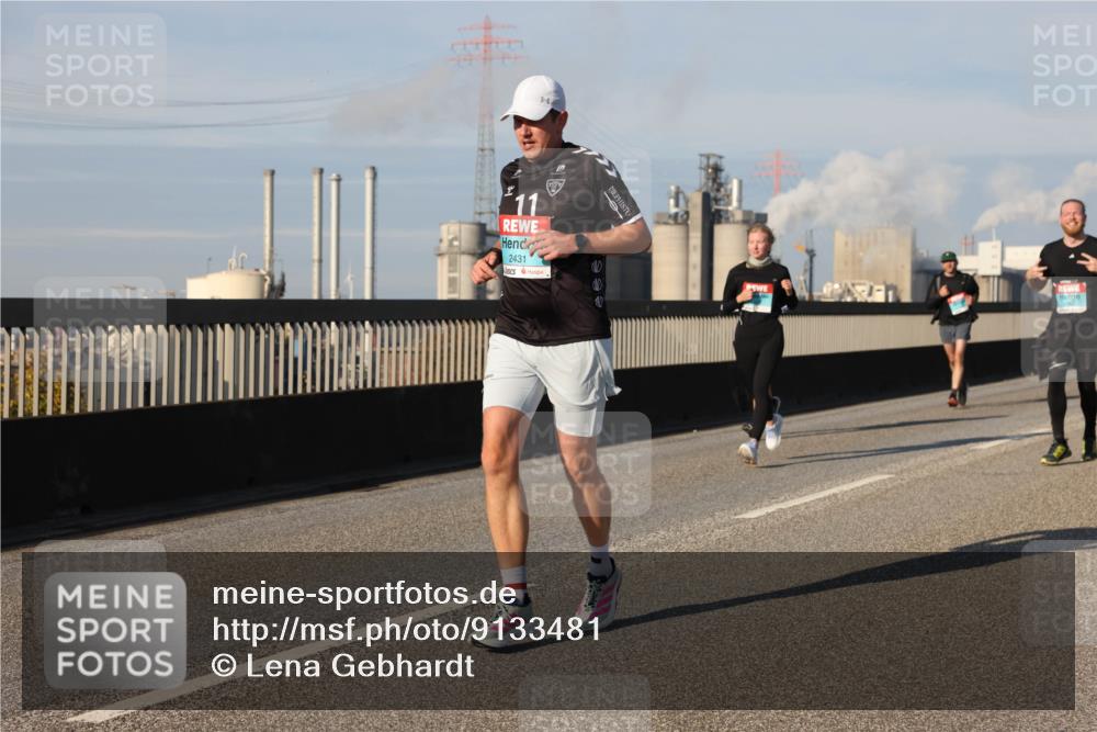 03.10.2025 - Köhlbrandbrückenlauf Lena Gebhardt http://msf.ph/oto/9133481 03.10.2025 09:51:24 Position 2 11, 2431 meine-sportfotos.de