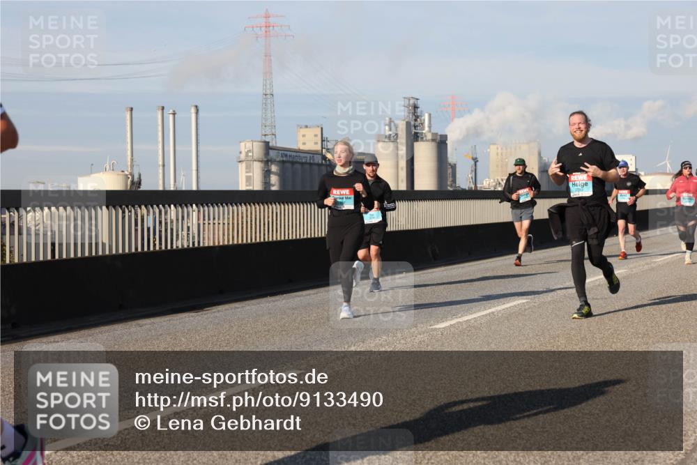 03.10.2025 - Köhlbrandbrückenlauf Lena Gebhardt http://msf.ph/oto/9133490 03.10.2025 09:51:25 Position 2 2193 meine-sportfotos.de