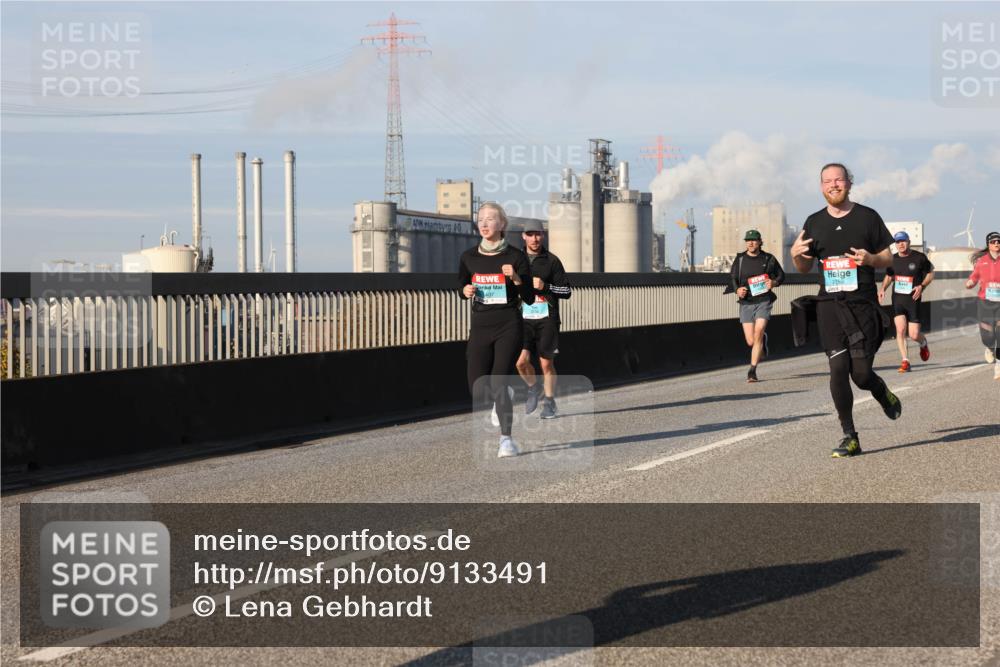 03.10.2025 - Köhlbrandbrückenlauf Lena Gebhardt http://msf.ph/oto/9133491 03.10.2025 09:51:25 Position 2 407, 144, 2793 meine-sportfotos.de