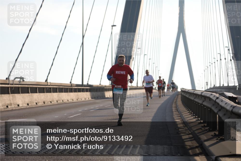03.10.2025 - Köhlbrandbrückenlauf Yannick Fuchs http://msf.ph/oto/9133492 03.10.2025 08:20:25 Position 1 3401 meine-sportfotos.de