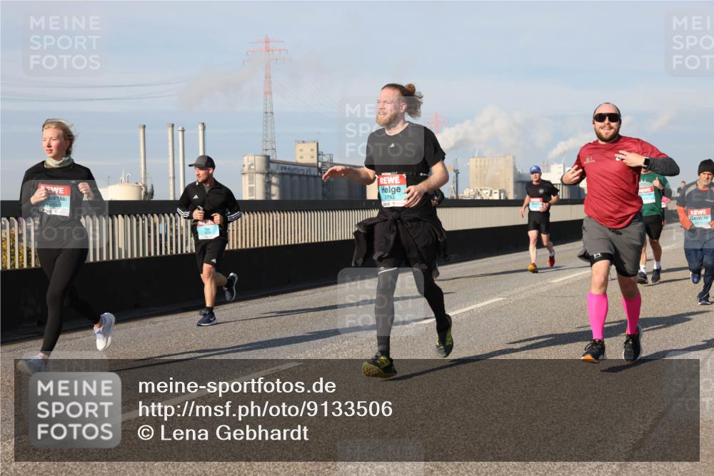03.10.2025 - Köhlbrandbrückenlauf Lena Gebhardt http://msf.ph/oto/9133506 03.10.2025 09:51:26 Position 2 1407, 2793 meine-sportfotos.de
