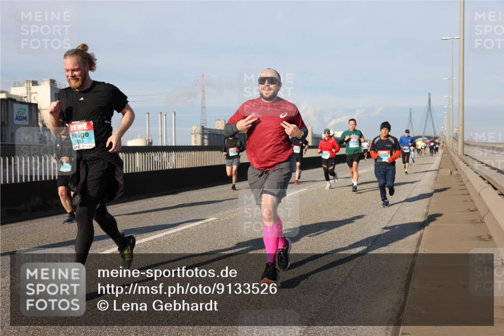 03.10.2025 - Köhlbrandbrückenlauf Lena Gebhardt http://msf.ph/oto/9133526 03.10.2025 09:51:27 Position 2 2793 meine-sportfotos.de